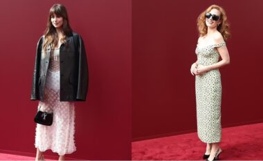 Dakota Johnson shfaqet me një fustan të tejdukshëm, ndërsa Jessica Chastain zgjedh një fustan me lule në shfaqjen e “Gucci”