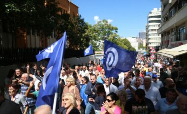 Simpatizantët e PD protestë para SPAK-ut në mbështetje të Berishës