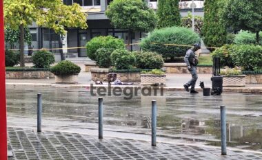 Dikush e la një valixhe në oborrin e Komunës së Mitrovicës jugore, flasin nga Policia