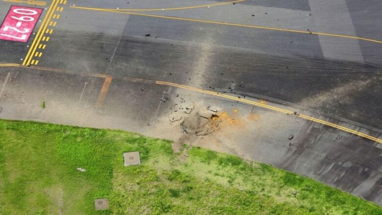 Një bombë amerikane e Luftës së Dytë Botërore shpërthen në aeroportin e Japonisë, hapet një krater i madh – nuk ka të lënduar