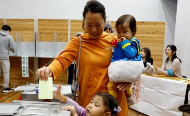 Japonia voton për liderin e ri në hijen e skandaleve