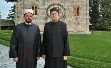 Imam Maliqi viziton Manastirin e Deçanit, Ambasada gjermane: Është shembull frymëzues i dialogut ndërfetar