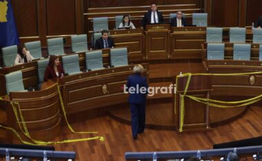 Debat i ashpër në Kuvend, Kusari – Lila i prenë shiritat që i vendosi deputeti Abazi