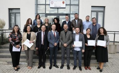 Lladrovci takoi mësimdhënësit e certifikuar për rishikim dhe përmirësimin e teksteve shkollore