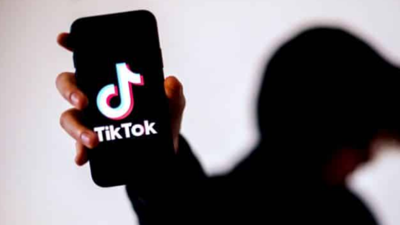 Fenomeni i rrezikshëm nga “TikTok” i vetëlëndimit prek shkollat në Gjakovë, drejtoresha e Arsimit tregon për tri rastet e fundit