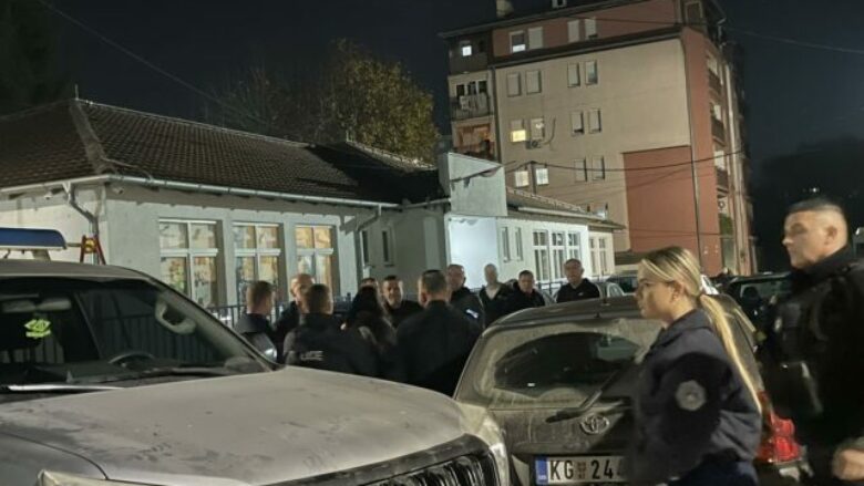 Bllokohet Lagja e Boshnjakëve në Mitrovicë për pak kohë, ndërhyn policia dhe shpërndan turmën