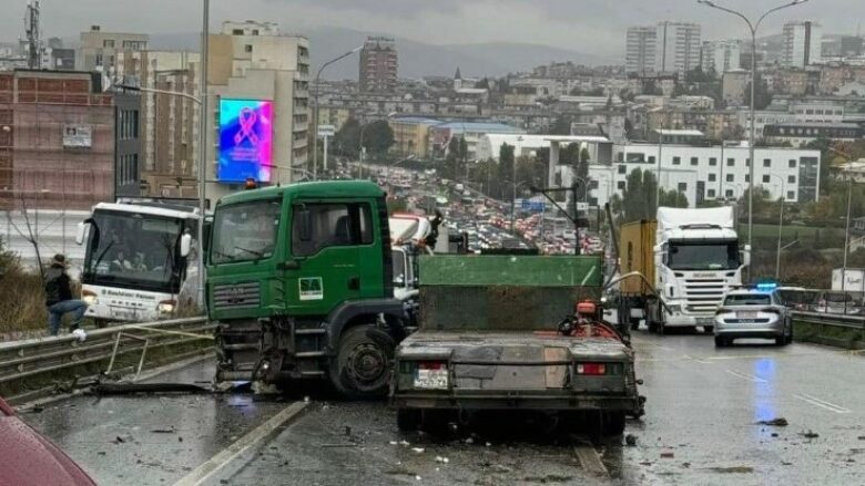 Komuna e Prishtinës: Kolonat në kryeqytet, për shkak të aksidentit në Veternik