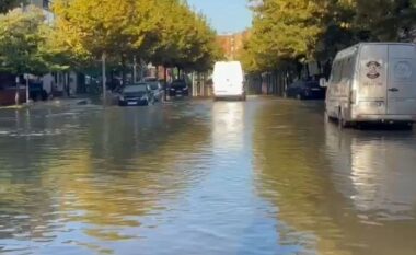 Vlora zgjohet në ujë, disa lagje ende të përmbytura