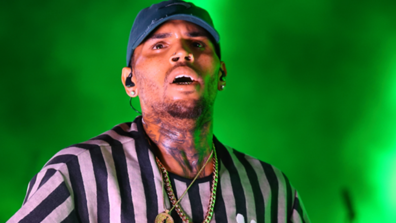 Mbi 20 mijë njerëz nënshkruan një peticion për të ndaluar koncertin e Chris Brown