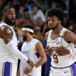 Shkruhet historia në NBA: LeBron luan ndeshje zyrtare me djalin e tij Bronny si bashkëlojtar te Lakers