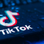 TikTok shkurton qindra vende pune në zhvendosje të fokusit drejt monitorimit të përmbajtjes me AI