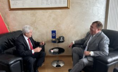 Ali Ahmeti ambasadorit Ludva: Vendi po largohet nga Europa, të kthehemi në drejtim të Brukselit