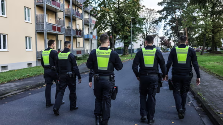 Zbulohet bombë e pashpërthyer nga Lufta e Dytë Botërore, Kolni evakuon spitalet dhe mijëra shtëpi