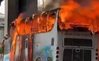 Njëzet fëmijë kanë vdekur pas zjarrit që kaploi autobusin e shkollës në Tajlandë