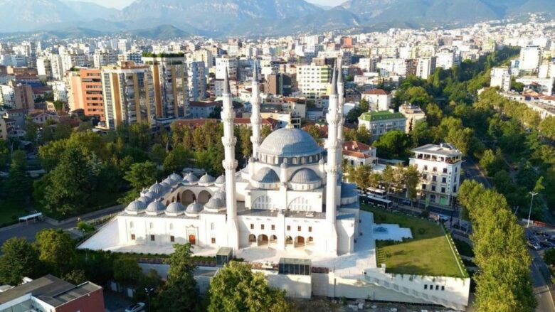 Inaugurimi i xhamisë së Namazgjasë, mungon Kryemyftiu i Shqipërisë, në krye vendoset një imam turk