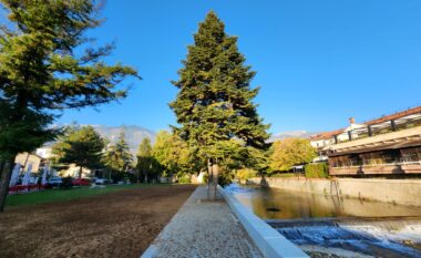 Muhaxheri shpërndan fotografi nga përfundimi i rregullimeve të parkut në qendër të Pejës