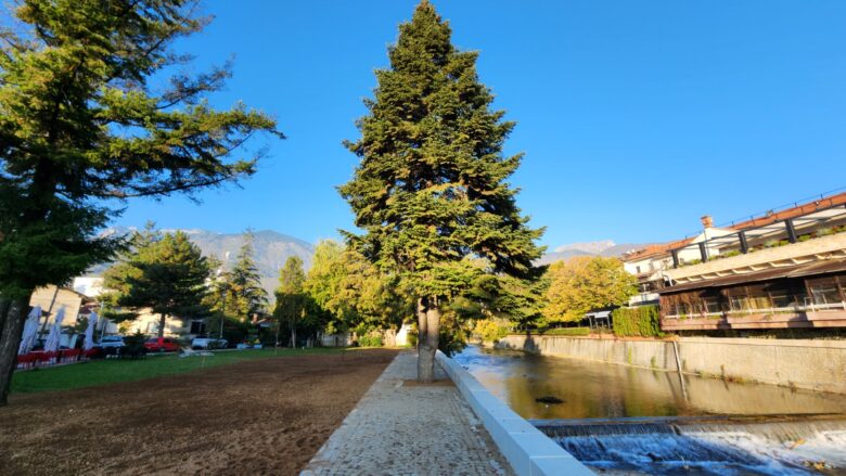 Muhaxheri shpërndan fotografi nga përfundimi i rregullimeve të parkut në qendër të Pejës