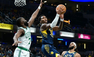 Zhvillohen 11 ndeshje në NBA, Indiana Pacers fiton derbin pas vazhdimeve ndaj Boston Celtics