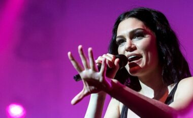 Hajdutët thyejnë shtëpinë e artistes Jessie J, i vjedhin stoli në vlerë 18 mijë euro