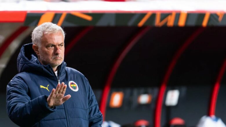 Ish-legjenda e Fenerbahces akuzon Mourinhon për përhapje të negativitetit dhe pakënaqësisë brenda ekipit