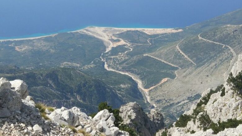 Kishin humbur rrugën në Malin e Çikës, policia shpëton turistet gjermane