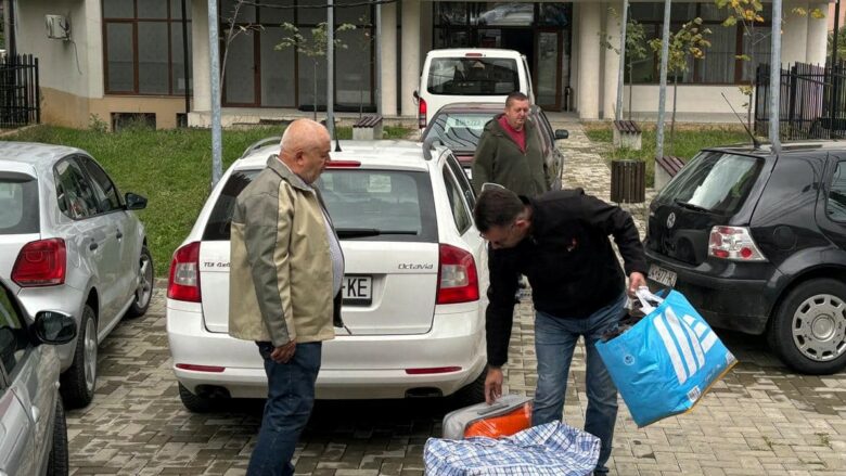 Në Prizren po vazhdon grumbullimi i ndihmave për zonat e prekura nga përmbytjet në Bosnje e Hercegovinë