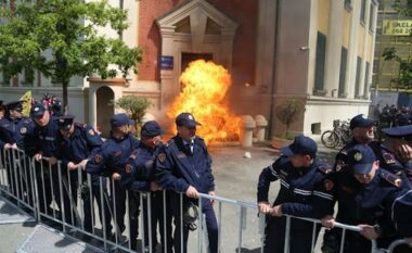 “Kush bllokon rrugët do të përballet me pasojat”, Policia paralajmëron qytetarët për protestën e nesërme