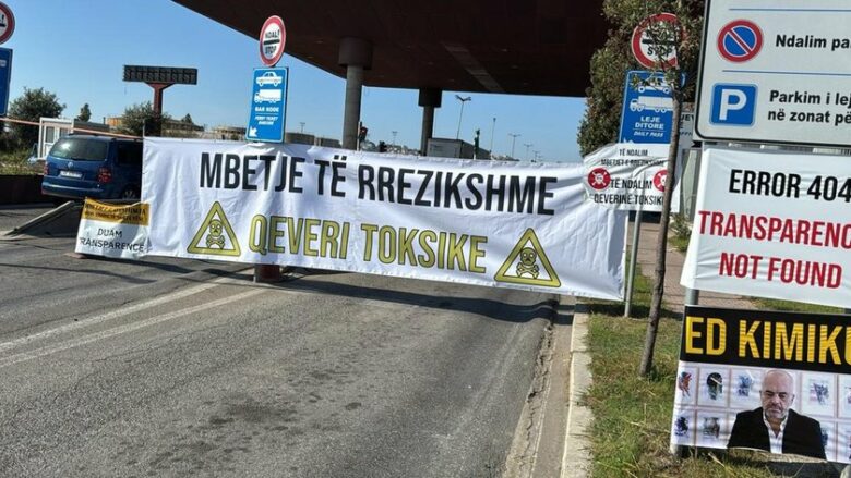 Mbetjet e dyshuara si të rrezikshme rikthehen në portin e Durrësit