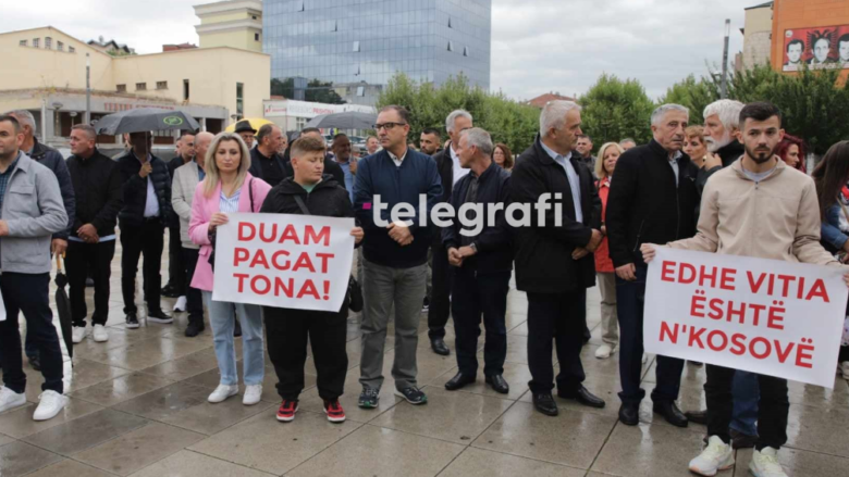 “Duam pagat tona” – punëtorët e arsimit në Viti protestojnë para Qeverisë së Kosovës, mbështeten nga BSPK-ja dhe SBASHK-u