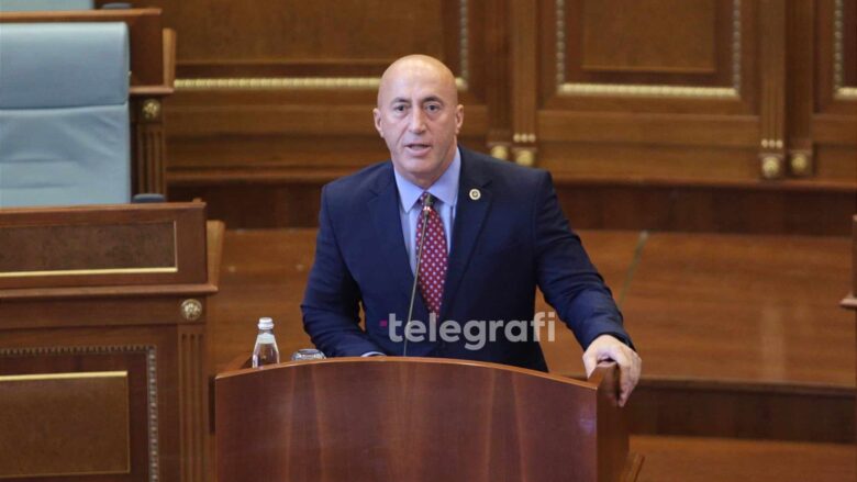 “E ka lënë ushtrinë pa bukë”, Haradinaj vazhdon ta quaj Kurtin “Spiun të Serbisë”