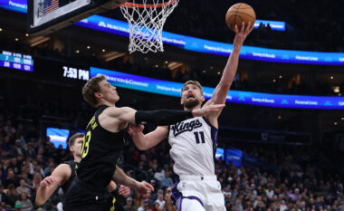 Sacramento triumfon në udhëtim te Utah Jazz, Golden State të fortë në shtëpi