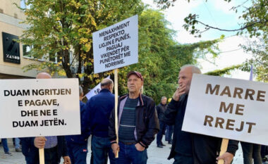 “Duam ngritjen e pagave”, punëtorët e KEK-ut protestojnë në Prishtinë