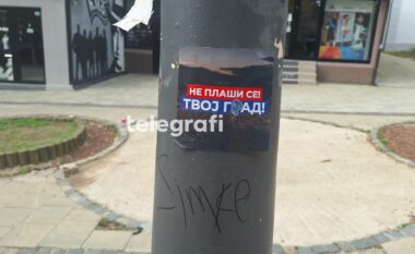 Postera me mesazhin “Mos u frikëso, qyteti yt!” shfaqen në veri të Mitrovicës