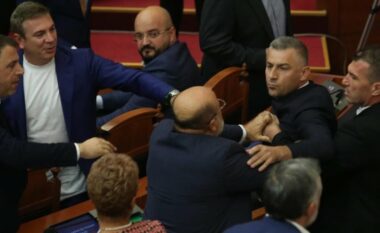 Bledion Nallbati goditi Vullnet Sinën në Parlament, GJKKO pushon hetimin