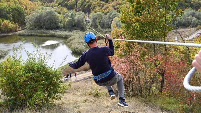 Ndërpritet përdorimi i produktit zipline në Kamenicë, aktiviteti i rezervuar vetëm për ditë të përshtatshme