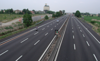 Njëqind vjet më parë u ndërtua autostrada e parë në botë, a e dini ku?