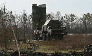 Ukrainasit shkatërrojnë sistemin raketor rus S-400