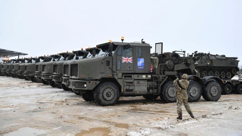 Dymbëdhjetë ushtarë britanikë lëndohen në një aksident trafiku në Estoni