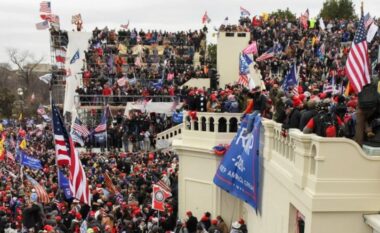 Pjesëmarrësit e trazirave të 6 janarit në Capitol, presin që Trump të mbajë premtimin e faljes