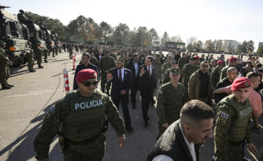 Dita e Forcës – Kurti e Maqedonci shohin nga afër armatimin e Ushtrisë së Kosovës