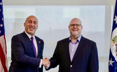 Haradinaj takon ambasadorin amerikan, flasin për anëtarësimin e Kosovës në NATO