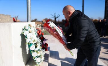 Haradinaj homazhe në Memorialin e Dëshmorëve në Gllogjan: Liria dhe pavarësia kërkojnë përkushtim të përditshëm