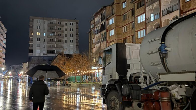 Vendoset një cisternë me ujë të pijes tek Kalaja e qytetit në Vushtrri