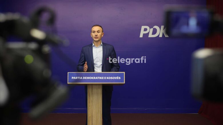 PDK kërkon shkarkimin e Fitore Pacollit dhe Faton Pecit pas skandalit të grantit prej 100 mijë eurove