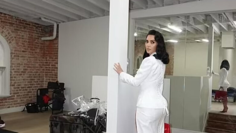 Kim Kardashian akuzohet për ‘photoshop’ në postimin e fundit