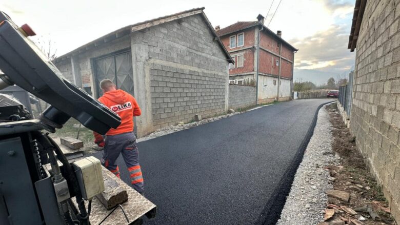 Asfaltohen rrugët dhe rrugicat në fshatin Pozhar të Deçanit