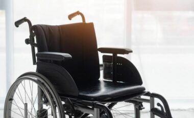 Lehtësim për personat paraplegjikë dhe tetraplegjikë – aplikimi për njohjen e statusit tani mund të bëhet online