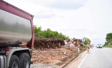 Minimi i dytë i masave shkëmbore, nesër do të mbyllet për dy orë segmenti Kijevë-Dollc