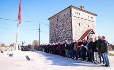 Kryetari Ramosaj bën homazhe në Kompleksin Memorial të Gllogjanit 