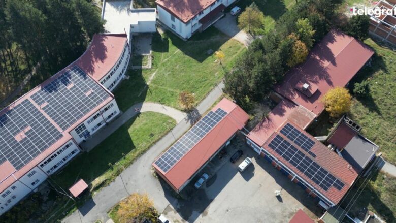 Realizohet projekti i shumëpritur nga Rotary Club Peja – largohet mazuti nga Spitali i Pejës, vendosen panelet solare